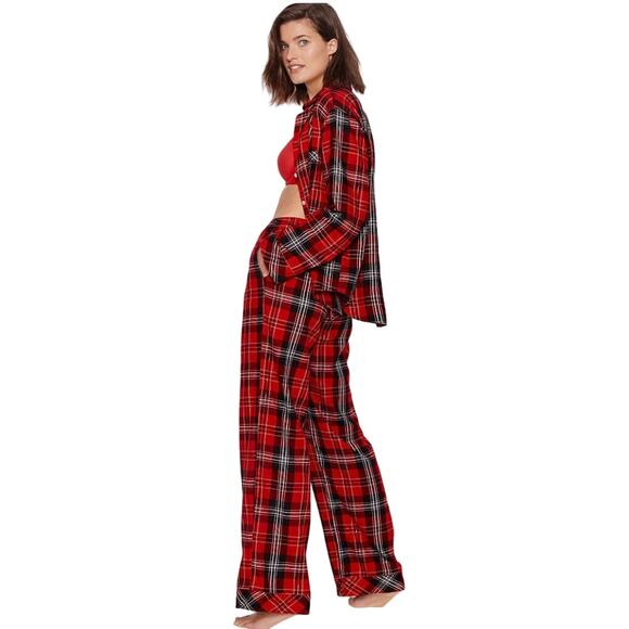 NWOT VICTORIA'S SECRET Red Black Shimmer Plaid Flannel Pajama Set Size Large - Picture 1 of 6
